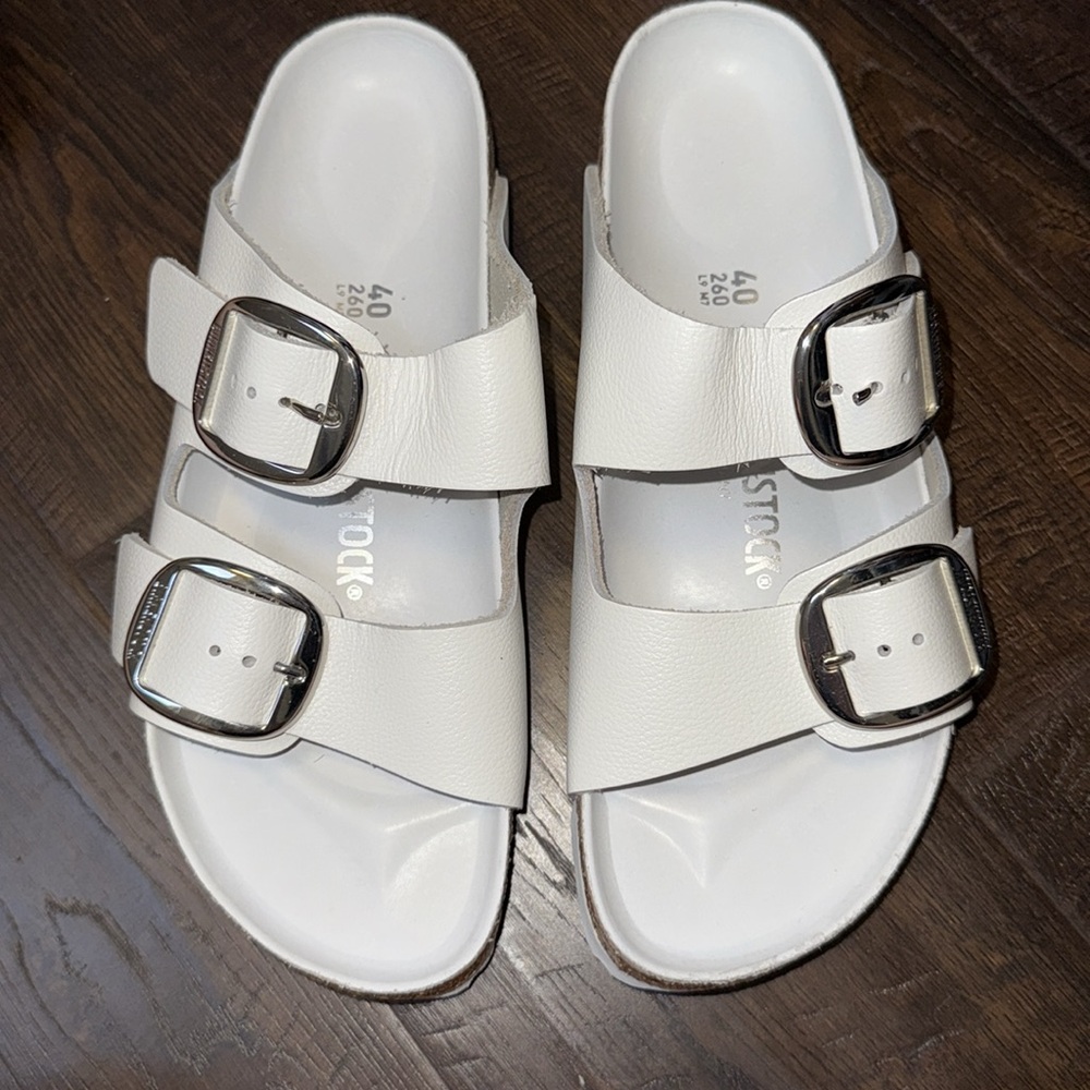 NWOT Birkenstock ARIZONA BIG BUCKLE SANDAL, WHITE WITH SILVER BUCKLES